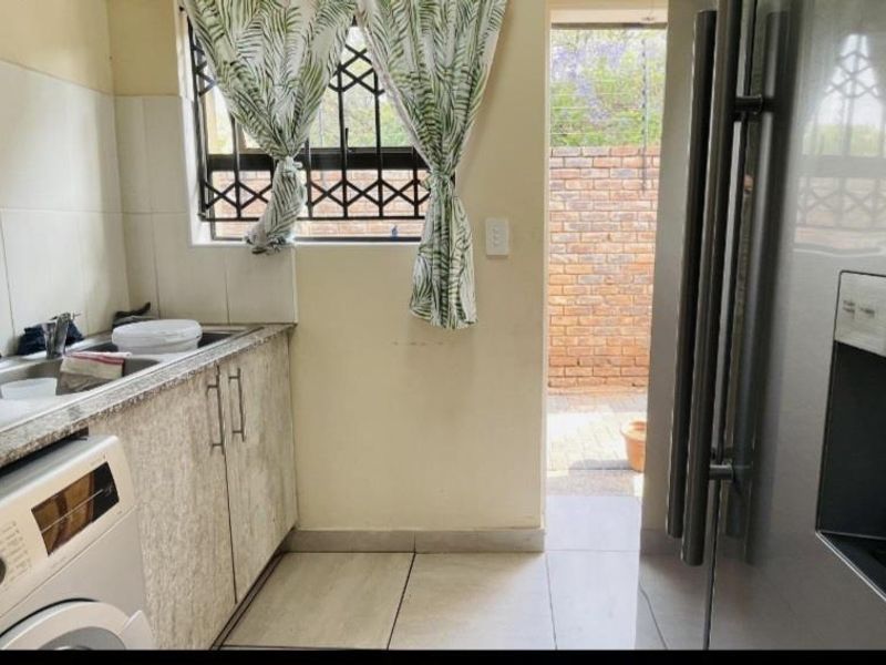 Luxury Living - Photo 7