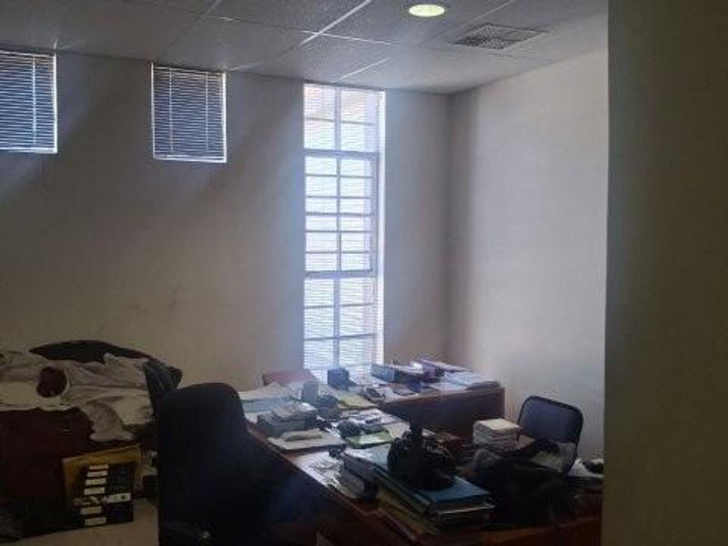 Southern Industrial Warehouse to let - Photo 3