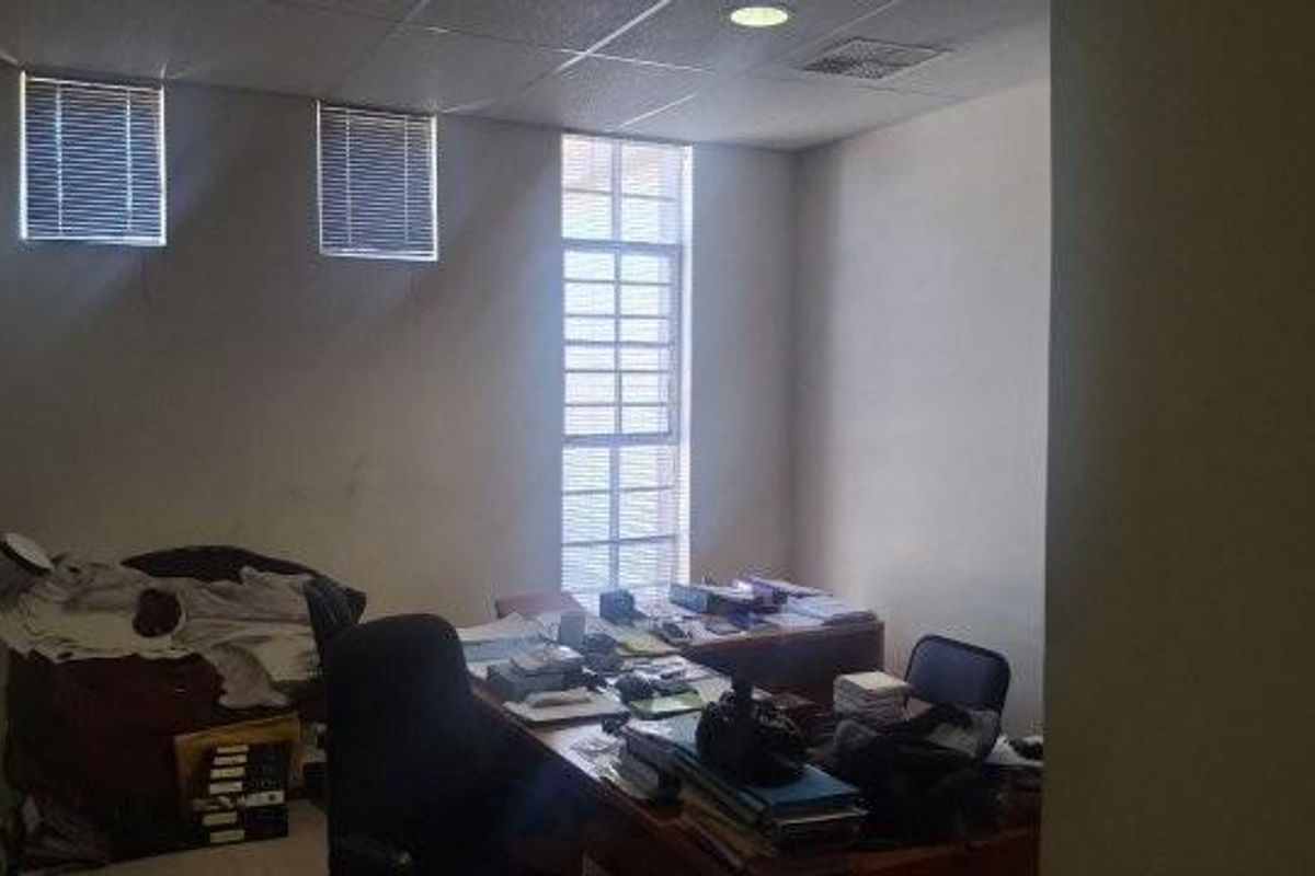 Southern Industrial Warehouse to let - Photo 3