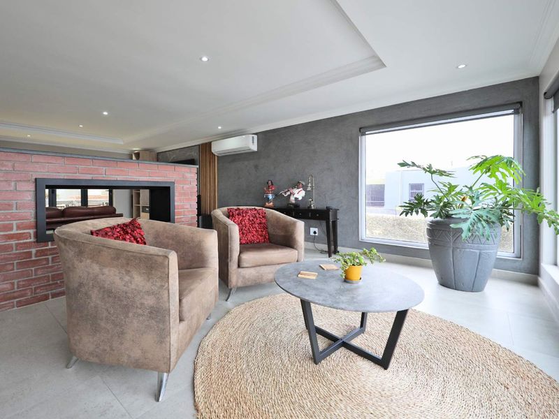 FOUR STOREY, DRAMATIC SCALE AND VOLUME RESIDENCE IN PLATTEKLOOF. - Photo 6