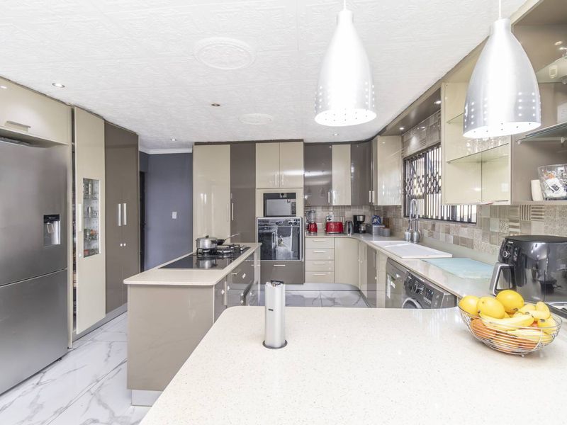 3 Bedroom House for Sale in  Cosmo City - Photo 5