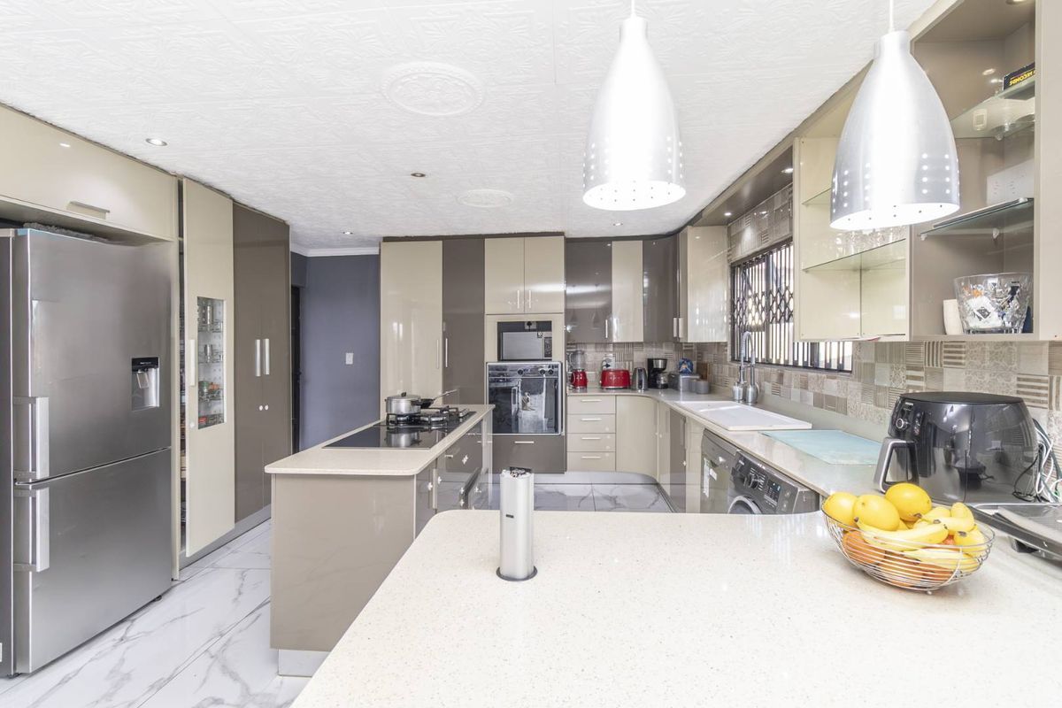 3 Bedroom House for Sale in  Cosmo City - Photo 5
