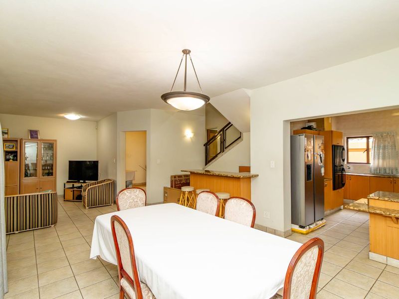 Spacious Family Cluster in Secure, Established Estate! - Photo 7