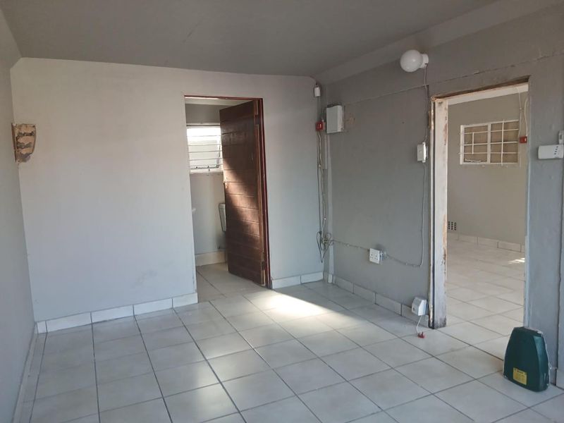 Cottage to Rent in Mayberry Park - Photo 7