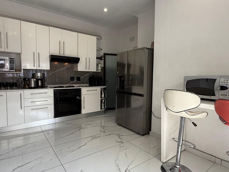 Lovely Home - Photo 7