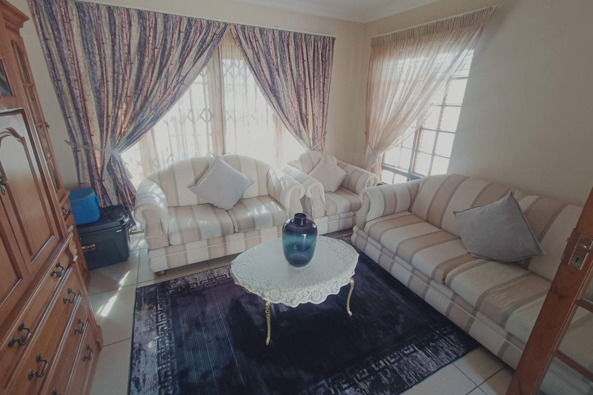 BEAUTIFUL MODERN FAMILY HOUSE FOR SALE IN DIE HOEWES!!! - Photo 4