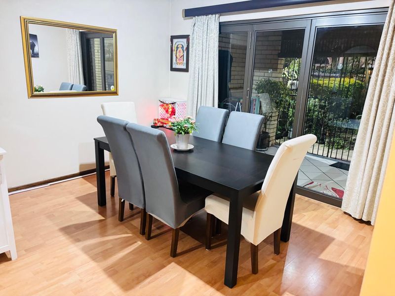 Modern 3-Bedroom Duplex in Sought-After Meer en See! - Photo 6