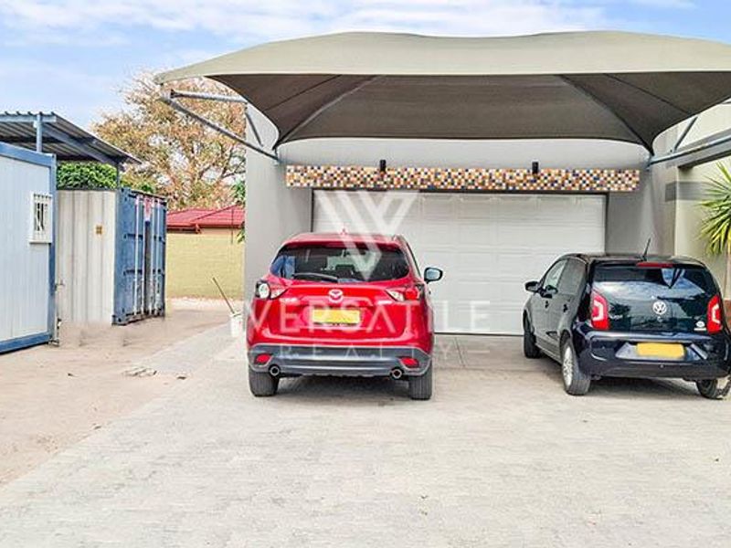 Exceptional Family Home with a Pool, Directly Across from Oshana Gymnasium. - Photo 5