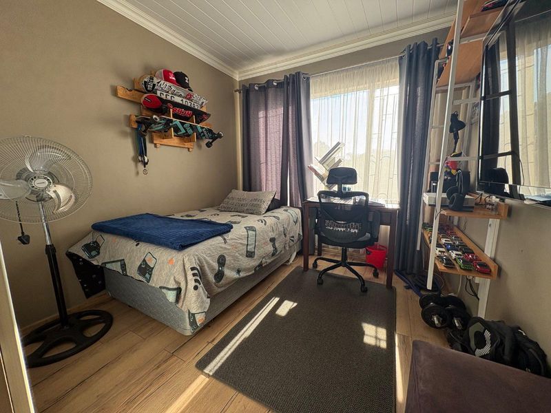 Modern Family Townhouse in Secure 24-Hour Guarded Complex - Photo 7