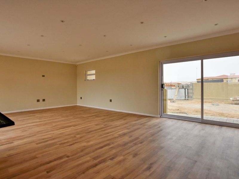 Rossmund, Swakopmund:  NEW 3 Bedr U-Shaped Home - Photo 2
