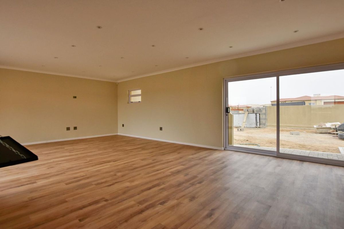 Rossmund, Swakopmund:  NEW 3 Bedr U-Shaped Home - Photo 2