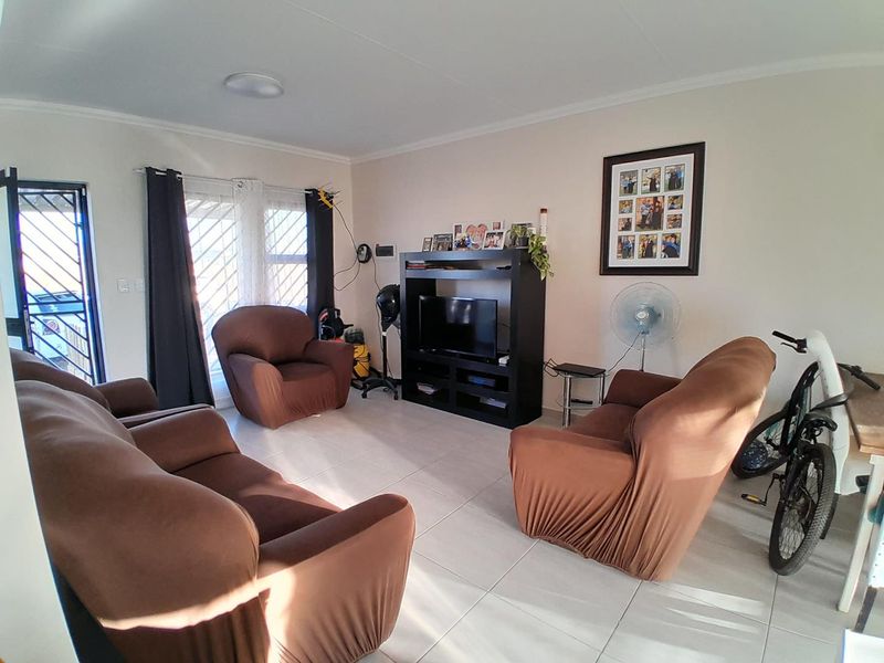 2 Bedroom House For Sale in Osona Village - Photo 6