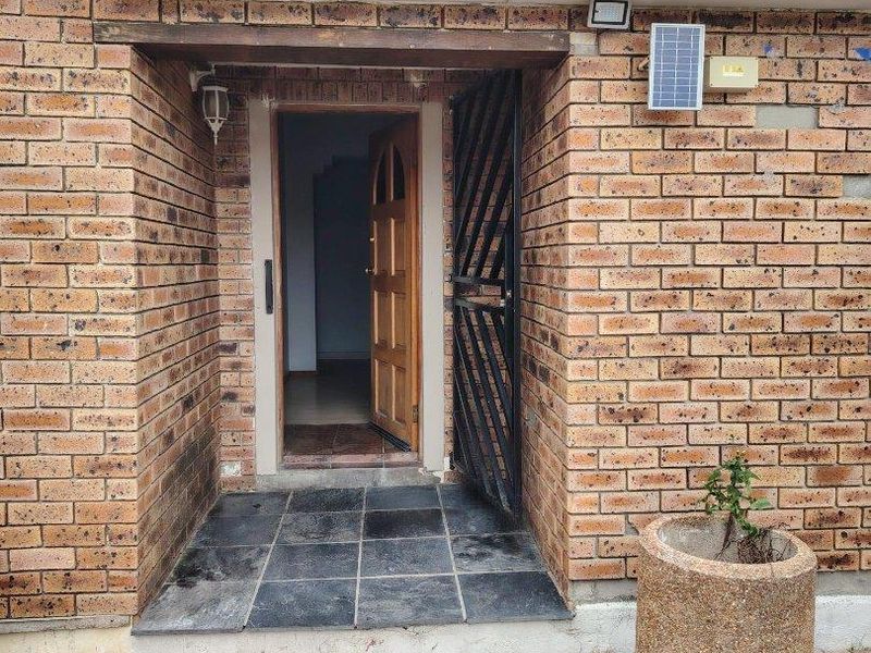 Comfortable three bedroom house to rent. - Photo 3