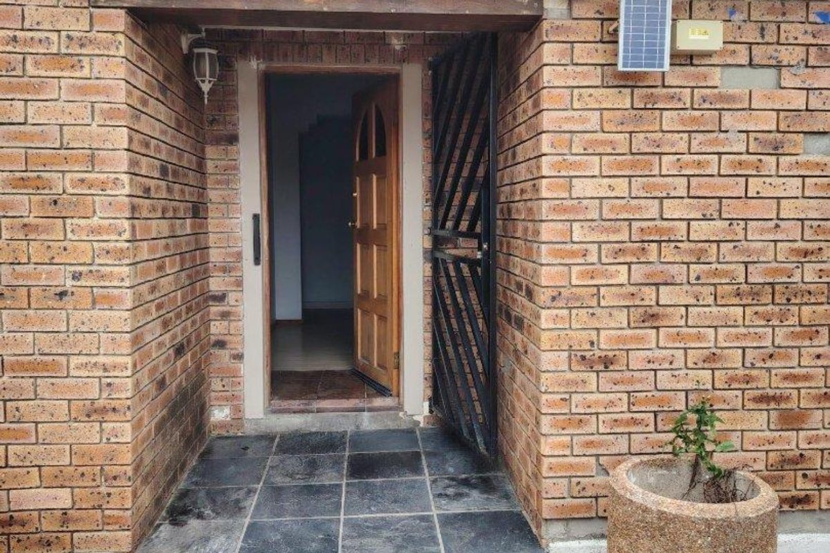 Comfortable three bedroom house to rent. - Photo 3