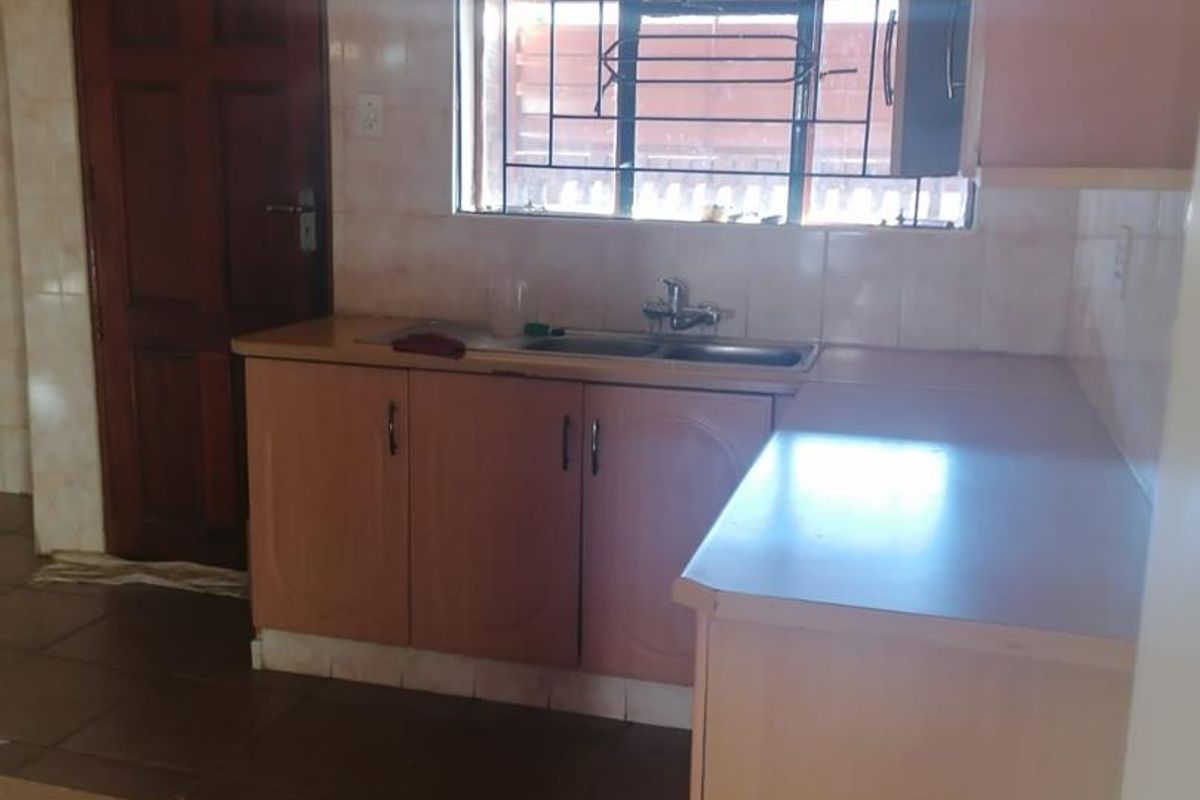 4 bedrooms house for sale in Soshanguve L - Photo 4
