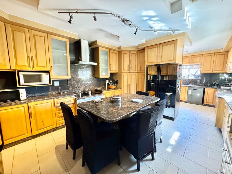 Hendra Estates - Exquisite Large Family Home For Rent In Somerset Park! - Photo 5