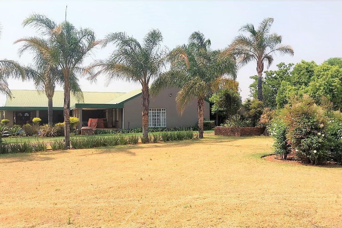STUNNING 6.1 HECTARE SMALLHOLDING AND SPACIOUS HOME FOR SALE IN RIETFONTEIN PRETORIA EAST - Photo 5