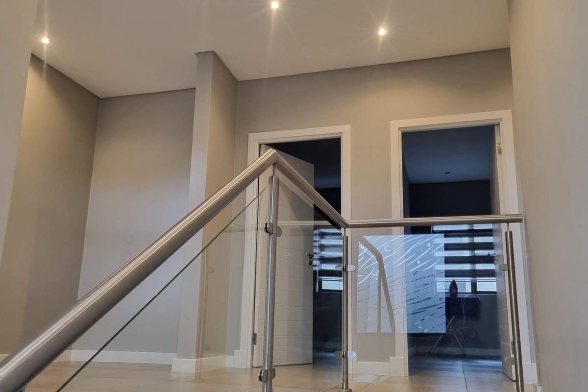 Modern 3-Bedroom Home with Outdoor Jacuzzi in a Prestigious Olivedale Estate - Photo 5