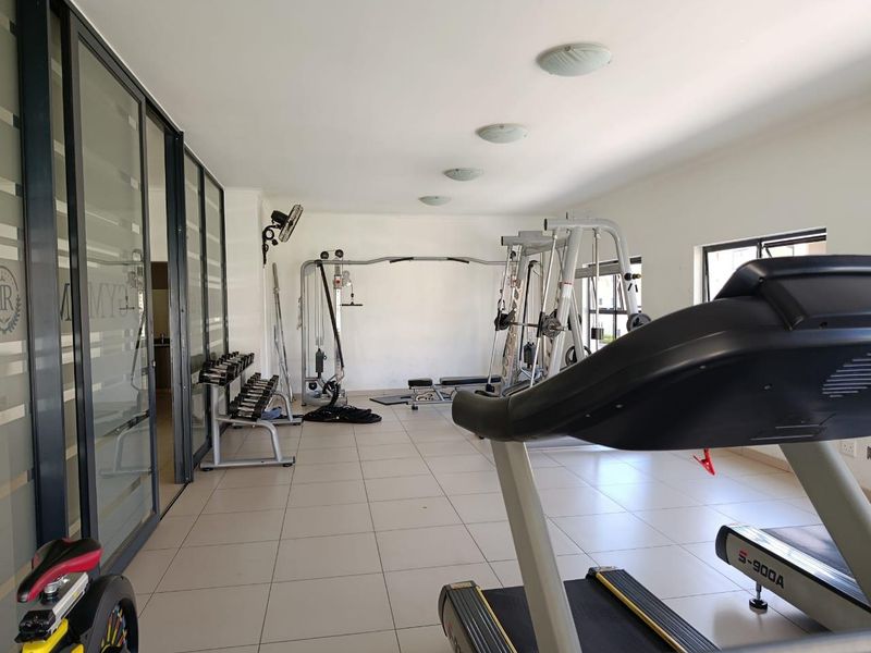 STOP AND LOOK AT THIS 2 BEDROOM BARGAIN! - Photo 5