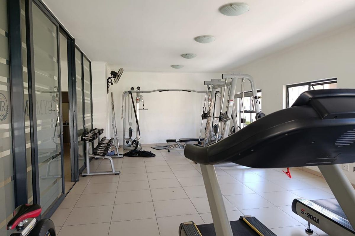 STOP AND LOOK AT THIS 2 BEDROOM BARGAIN! - Photo 5