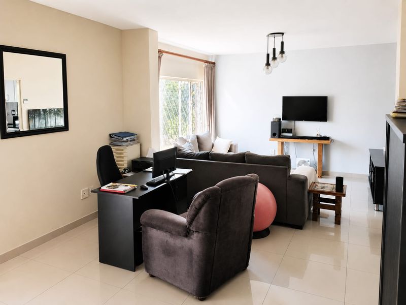 3 bedroom duplex, with small garden - Photo 2