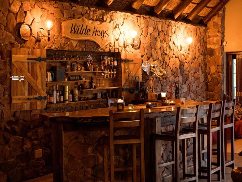 SPACIOUS SECURE AND WELL FURNISHED - FREE STANDING PRIVATE! - Photo 2