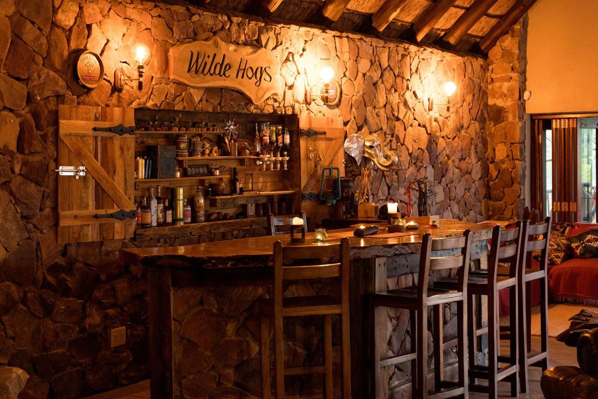 SPACIOUS SECURE AND WELL FURNISHED - FREE STANDING PRIVATE! - Photo 2