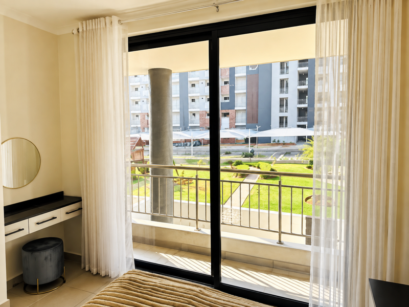 Modern 3 Bedroom 3 Bathroom Apartment for Sale - Photo 3