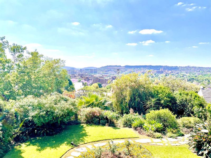 **Private, Hidden away, North-facing 6-Bedroom Family Home with Spectacular Views of Union Building and Loftus in Muckleneuk - House to Renovate** - Photo 6