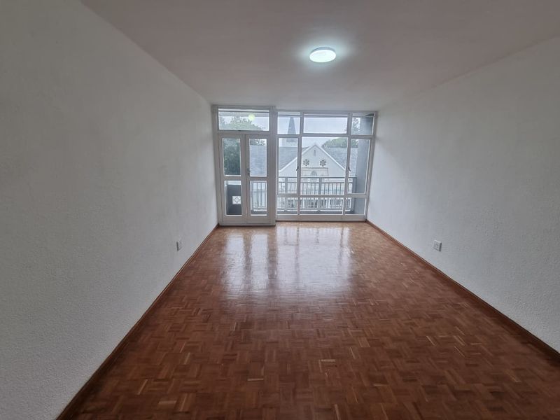 Unfurnished 1-Bedroom Apartment To Ret in Sea Point - Photo 3