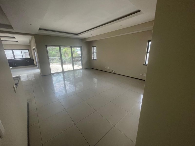 UNFURNISHED SPACIOUS MODERN DUPLEX TOWNHOUSE - Photo 7