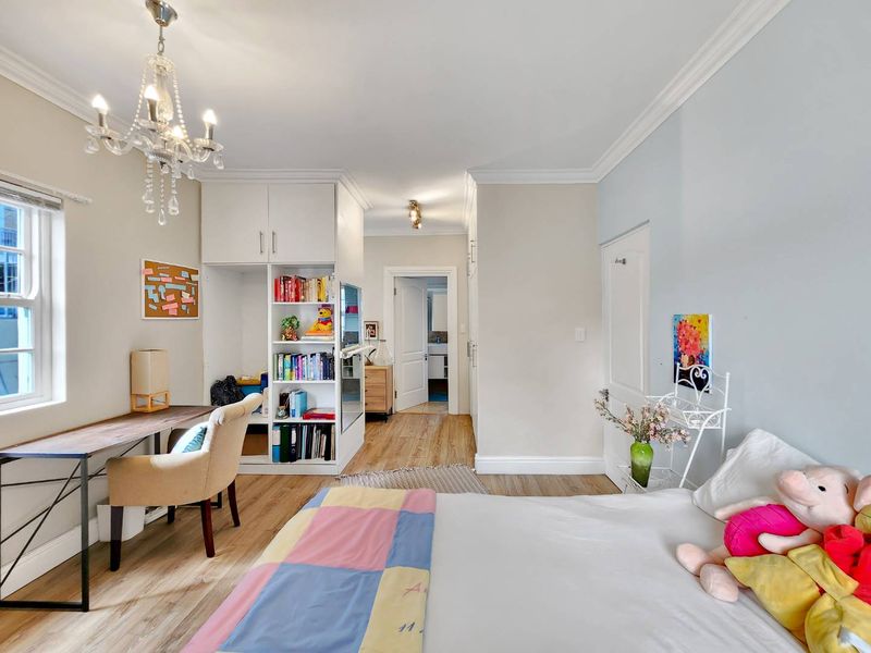 Stylish 2-Bed, 2-Bath Apartment - Photo 3