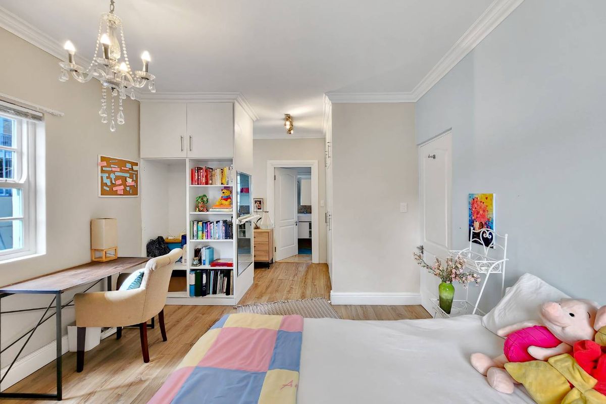 Stylish 2-Bed, 2-Bath Apartment - Photo 3