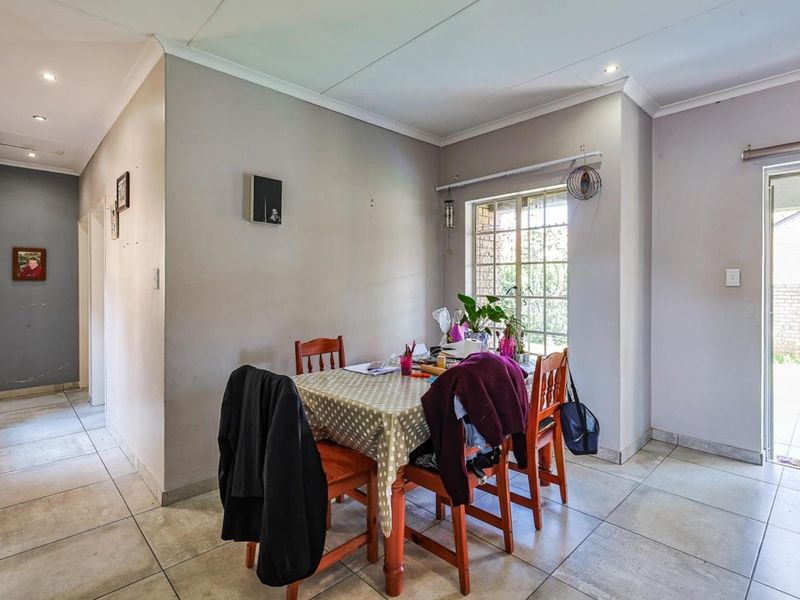 Modern 3-Bed, 2-Bath Townhouse in Secure Estate - Photo 5