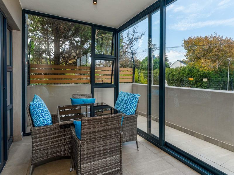 Modern Apartment With Expansive Covered Patio And Mountain View - Photo 2