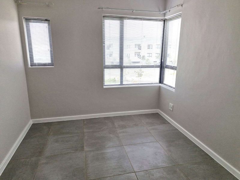 Sunny Spacious One bedroom Second floor apartment - Photo 6
