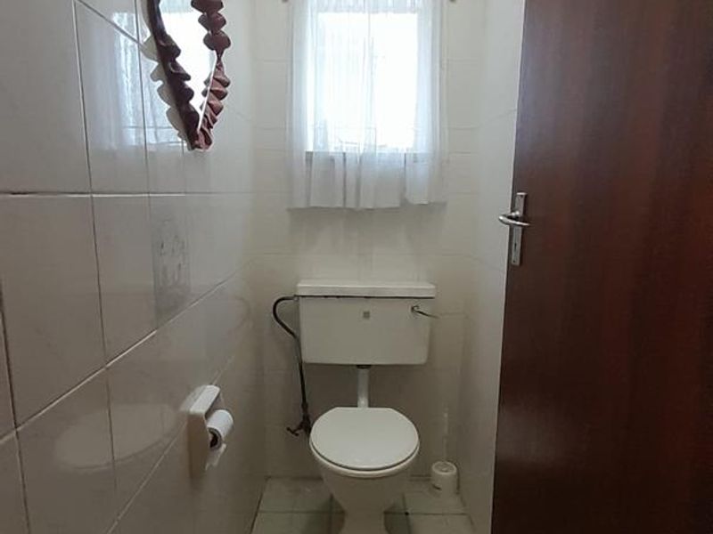 Spacious Family Home with investment potential - Photo 8