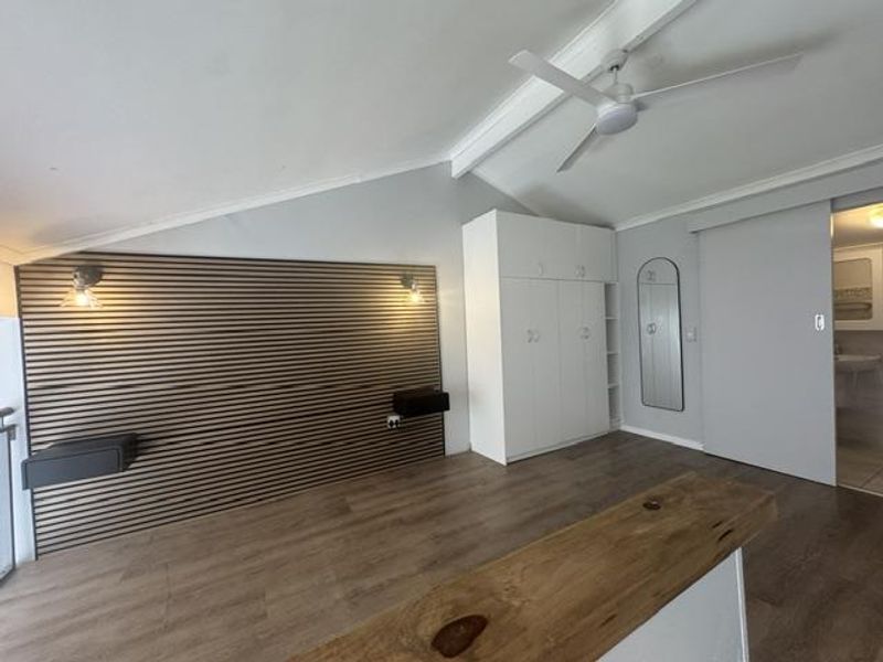 Top floor modern loft apartment for decerning investors! - Photo 7