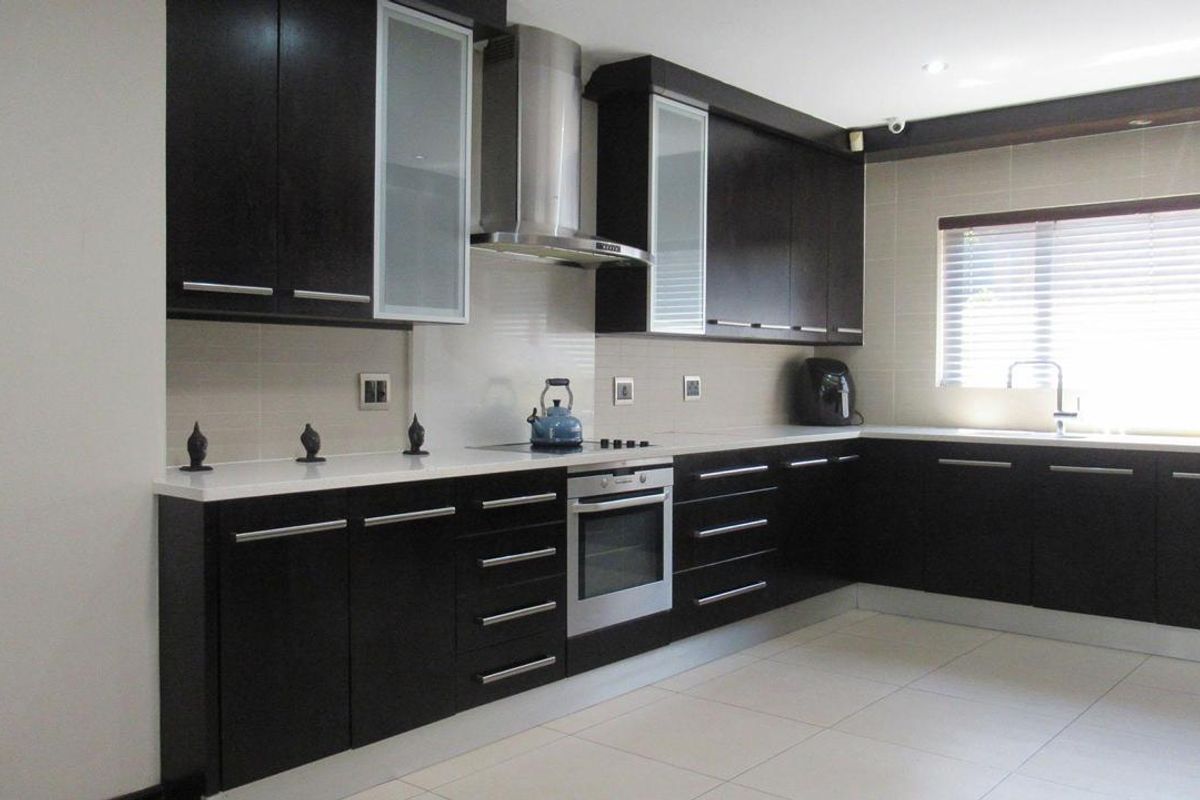 3 Bedroom House for sale in Glenvista - Photo 2