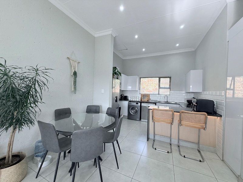 Golf Course Views & Modern Comfort: 2-Bed Glenvista Gem - Photo 9