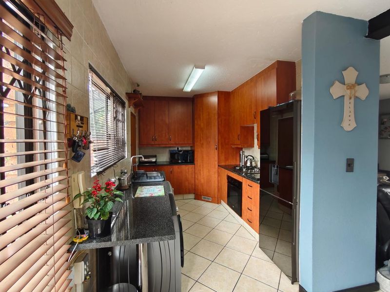 3 Bedroom Townhouse / Duplex for Sale in Florentia - Photo 2