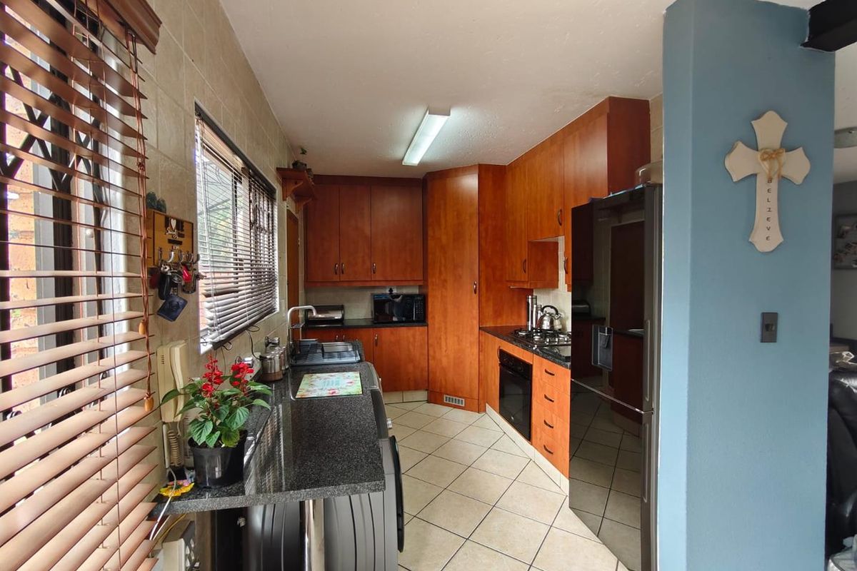 3 Bedroom Townhouse / Duplex for Sale in Florentia - Photo 2