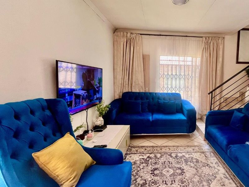 Dawn Park Town house - Photo 8