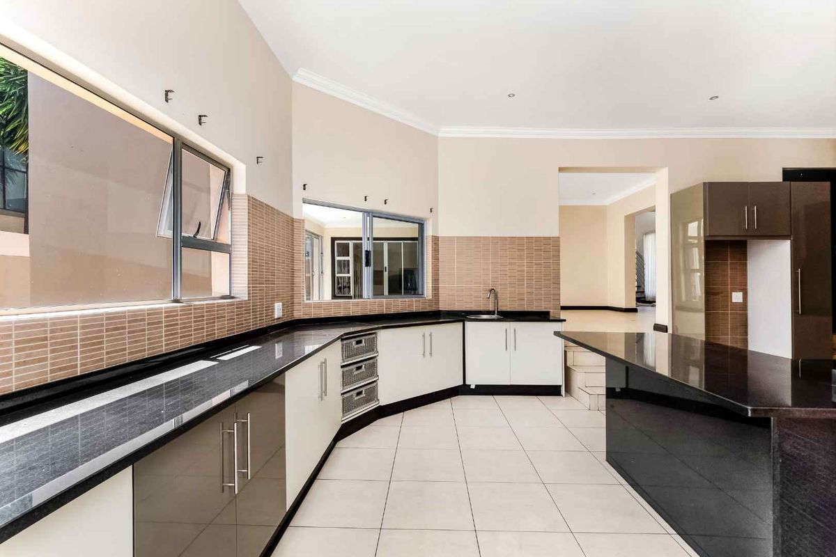 4 Bedroom House for Sale in Dainfern - Photo 4