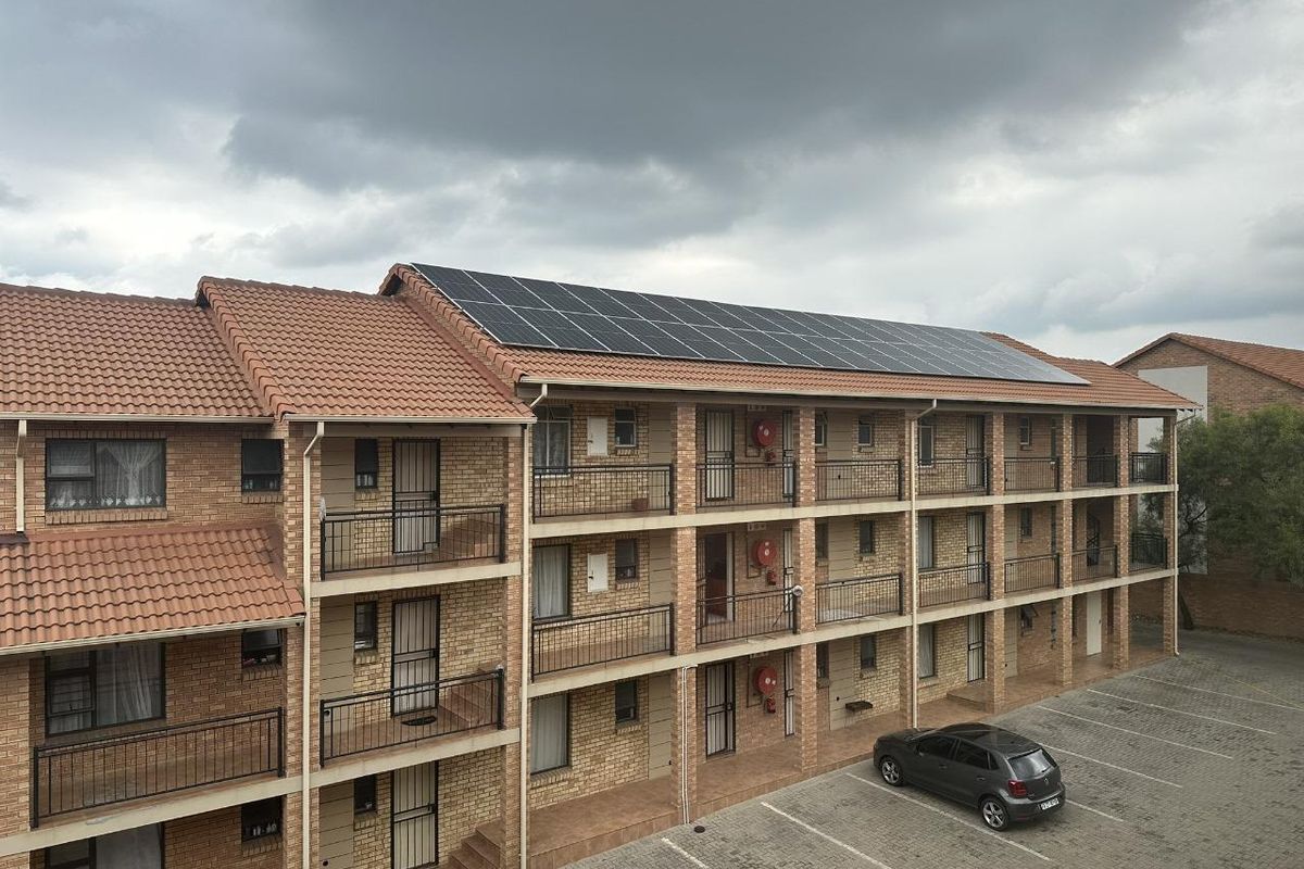 TWO BEDROOM APARTMENT IN SUMMERFIELDS ESTATE : 1 AUGUST 2026 - Photo 3