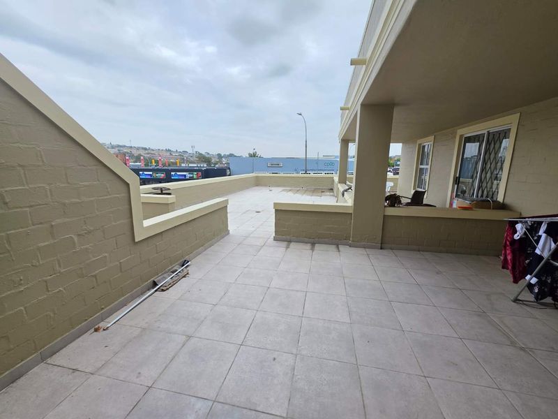 Lovely 2 Bed 1 Bath Apartment with Big Private balcony and Basement Parking - Photo 3