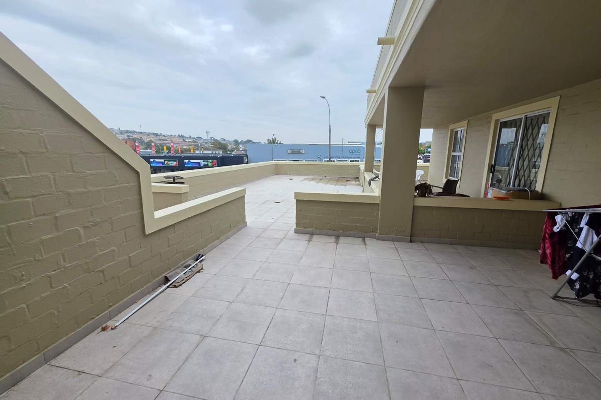 Lovely 2 Bed 1 Bath Apartment with Big Private balcony and Basement Parking - Photo 3