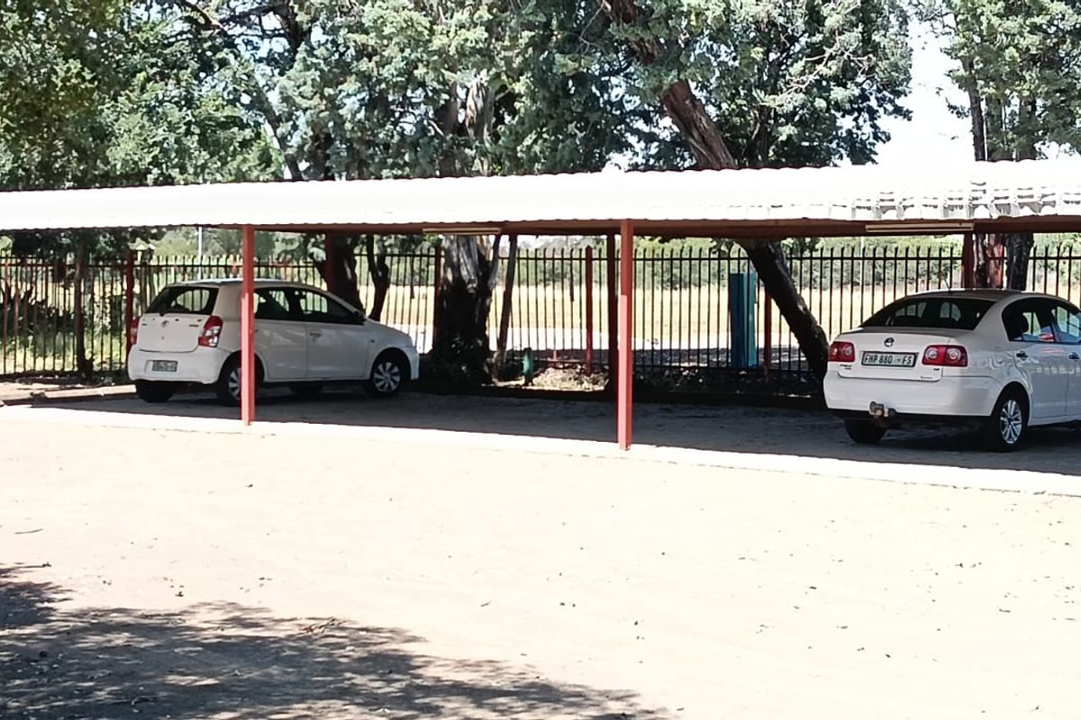 PROPERTY WITH GREAT INCOME. EXCELLENT OPPERTUNITY.DONT DELAY. - Photo 3