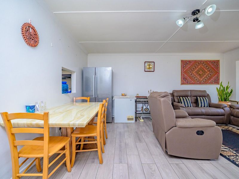 2 Bed Simplex in Secure Complex - Photo 3