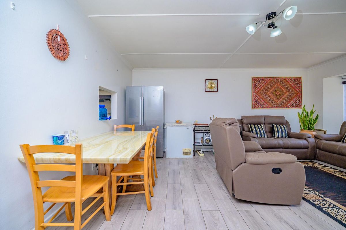 2 Bed Simplex in Secure Complex - Photo 3